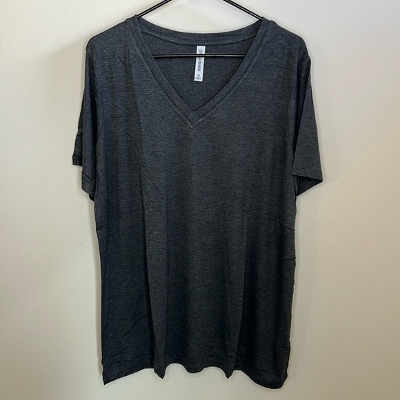 ZENANA PREMIUM GRAY VNECK SHORT SLEEVED TSHIRT Brand New Size 2X - Picture 1 of 6